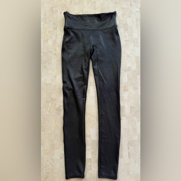SPANX Women's High waisted Black Faux Leather Leggings‎ Compression - Small - Picture 2 of 6